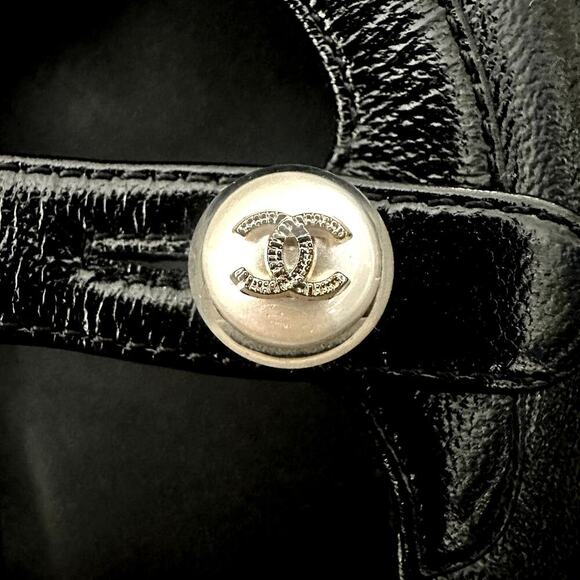 CHANEL 2024 Interlocking CC Logo Flats + Pearl - Picture 8 of 9